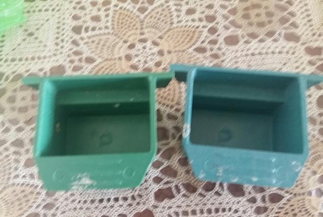 Islenmis qefes ewyalari ile birlikde satilir