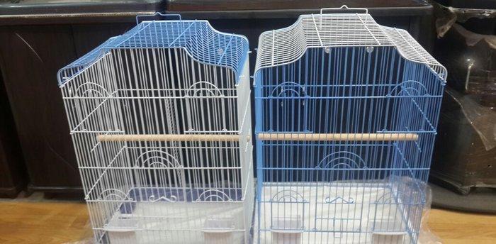 Karellalarcun teze iri qefesler satilir. 2 su qabi 2 yem qabi verilir