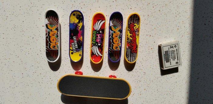 Скейтборды для попугайчиков
Маленький 3 азн 
Большой 10 азн