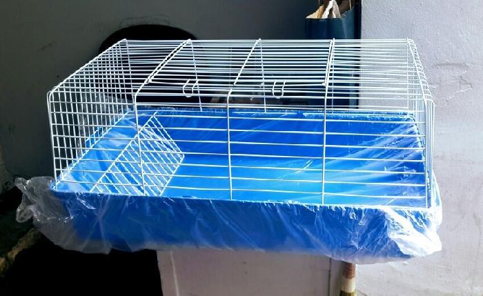 Teze dowan qefesi satilir. 1metr 20 sm uzunu 40sm enidir. Whatsap var