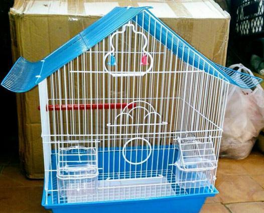 Teze iri qefes satilir. Su qabisi yem qabisi cubuqlari ve aksesuari us