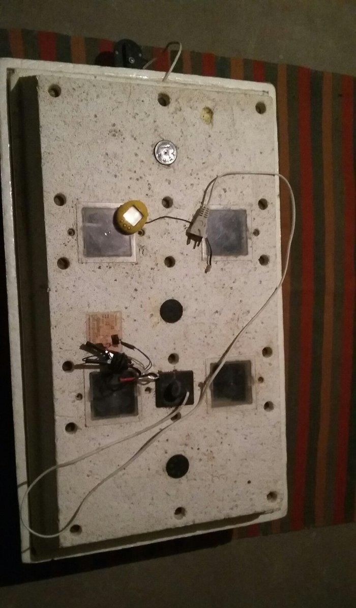 Inkubator satilir! 98 eded toyuq yumurtasi tutur, 50eded de qaz yumurt