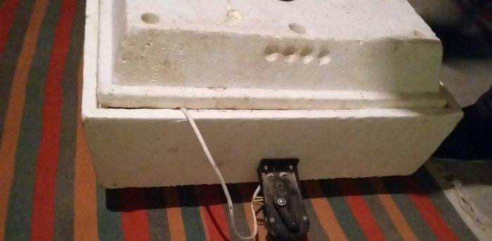 Inkubator satilir! 98 eded toyuq yumurtasi tutur, 50eded de qaz yumurt