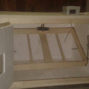 Inqibator satılır 120 yumurta tutur yaxsı cıxıs verir cevirmə mexaniki