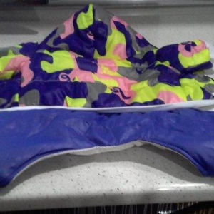 Продаю новый теплый комбинезон для йорка до 2,500 кг очень красивый