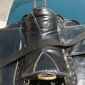 At yəhəri - atlar üçün dəri yəhərlər.Qiymət 119 azn.dən başlayır 600 a