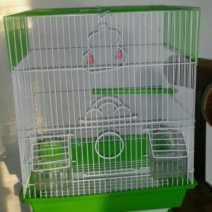 Teze iri qefes satilir.  su qabisi yem qabisi cubu