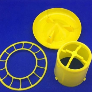 Yem qabı 
yemin yere tökülmesini ve israfının qabaqını alır, çox rahat