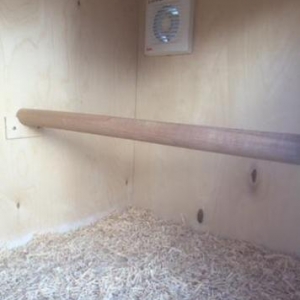 Qәfәs eni-0,75 sm. uzunluğu-1,50 sm. hündürlüyü-1,85 sm. havalandırma.