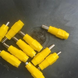 Toyuqlarin, cucelerin rahat su icmesi ucun su memecikleri, ve cawkalar