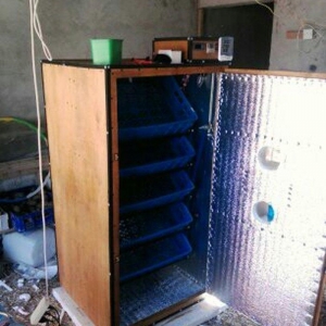 Tam avtomatlasdirilmis inkubatorlarin yigilmasi. gorulen ise zemanet v