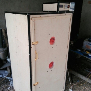 inkubator. tam avtomatik is rejimine malik olan inkubatotlarin yigilma