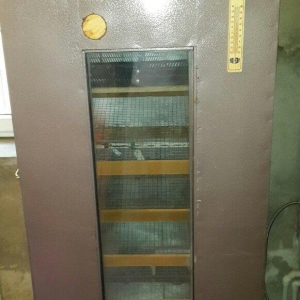 İnqubator satılır. 550-600 toyuğ yumurtası tutur. Tam avtomatik işləyi