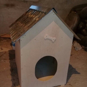 İtlər üçün yuva hər ölçüdə. Möhkəm və qara yağışa dözümlü.